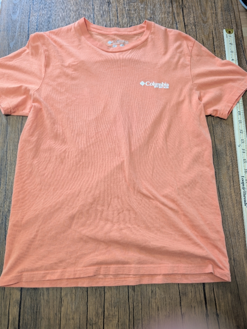 Columbia Short Sleeve Tee in Coral Peach. Size M